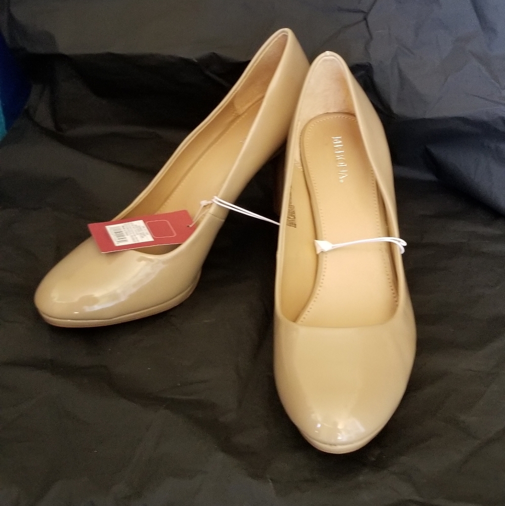 New Nude Bagie Pumps